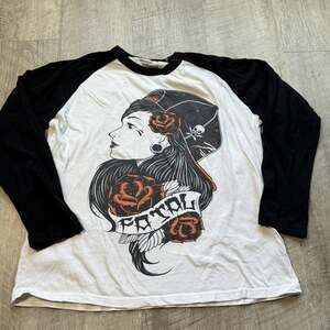 FATAL CLOTHING Mens Graphic 3/4 sleeve T-Shirt XL Tattoo Art Girl Woman Rose